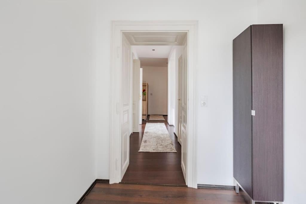 Charming Spacious Viena