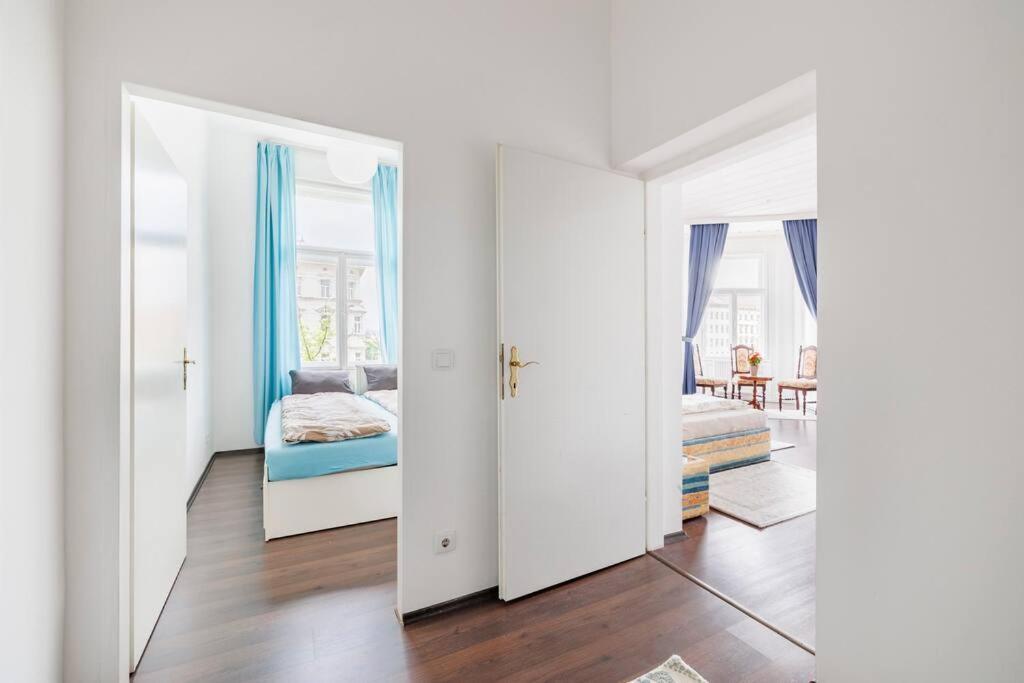 Charming Spacious Apartamento Viena